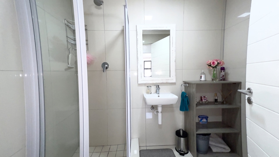 2 Bedroom Property for Sale in Zonnebloem Western Cape